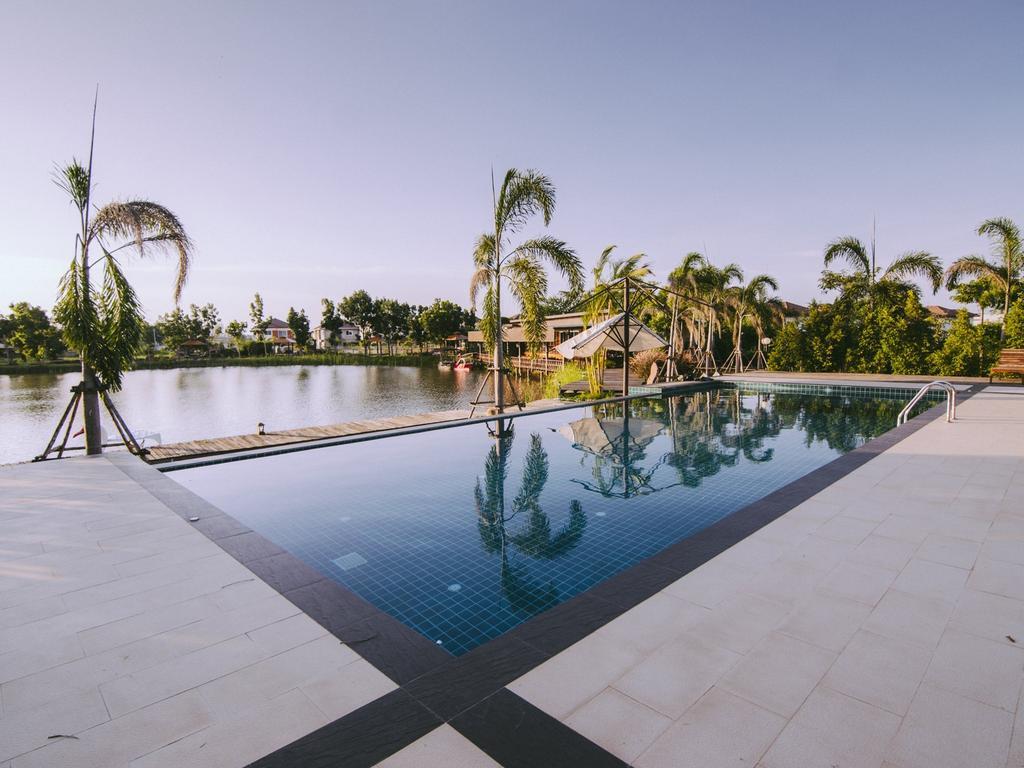 Tanita Lagoon Resort Udon Thani Exteriör bild